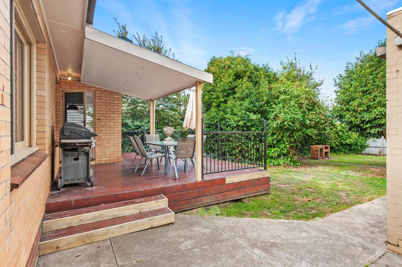 Villa Family Friendly, Sleeps 8, Big Backyard, Pet Friendly à Ballarat Extérieur photo